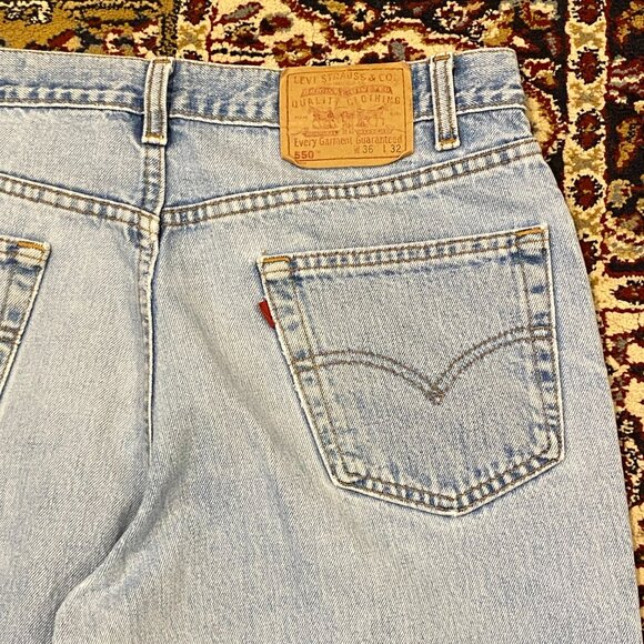 Vintage 90s Levi's 550 Relaxed Tapered fit light wash jeans - Picture 3 of 5